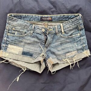 Vintage Levi’s low waisted shorts